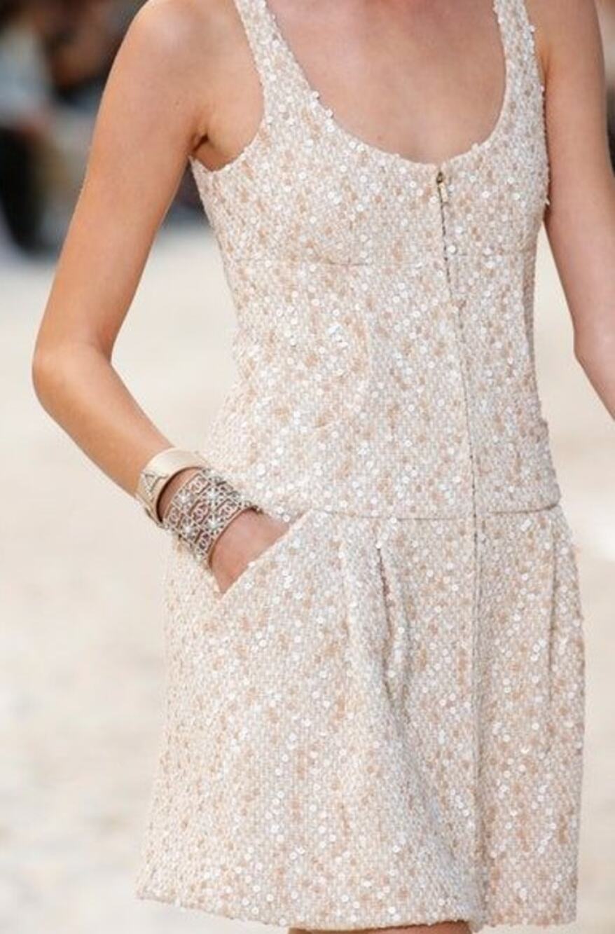 NWT Chanel 2019 Beige White Tweed Sequin Embellished Mini Dress Size 34 / US 2